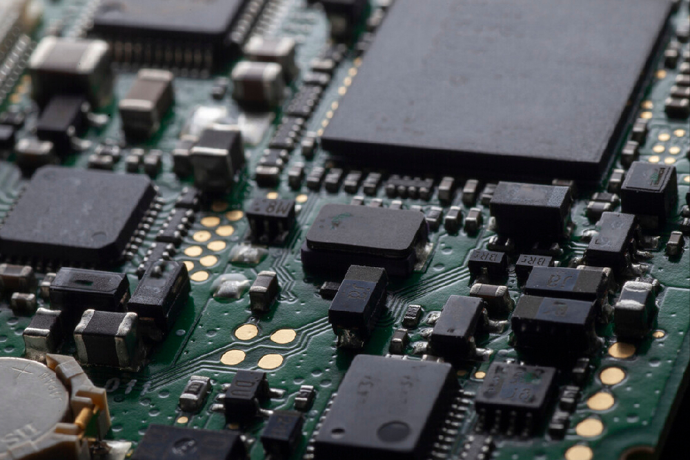 美国全力围堵中国，芯片法案、Chip4陆续上路，中国内地语音芯片如何破解危机？