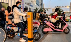 “语音提示器”让闯红灯者脸红